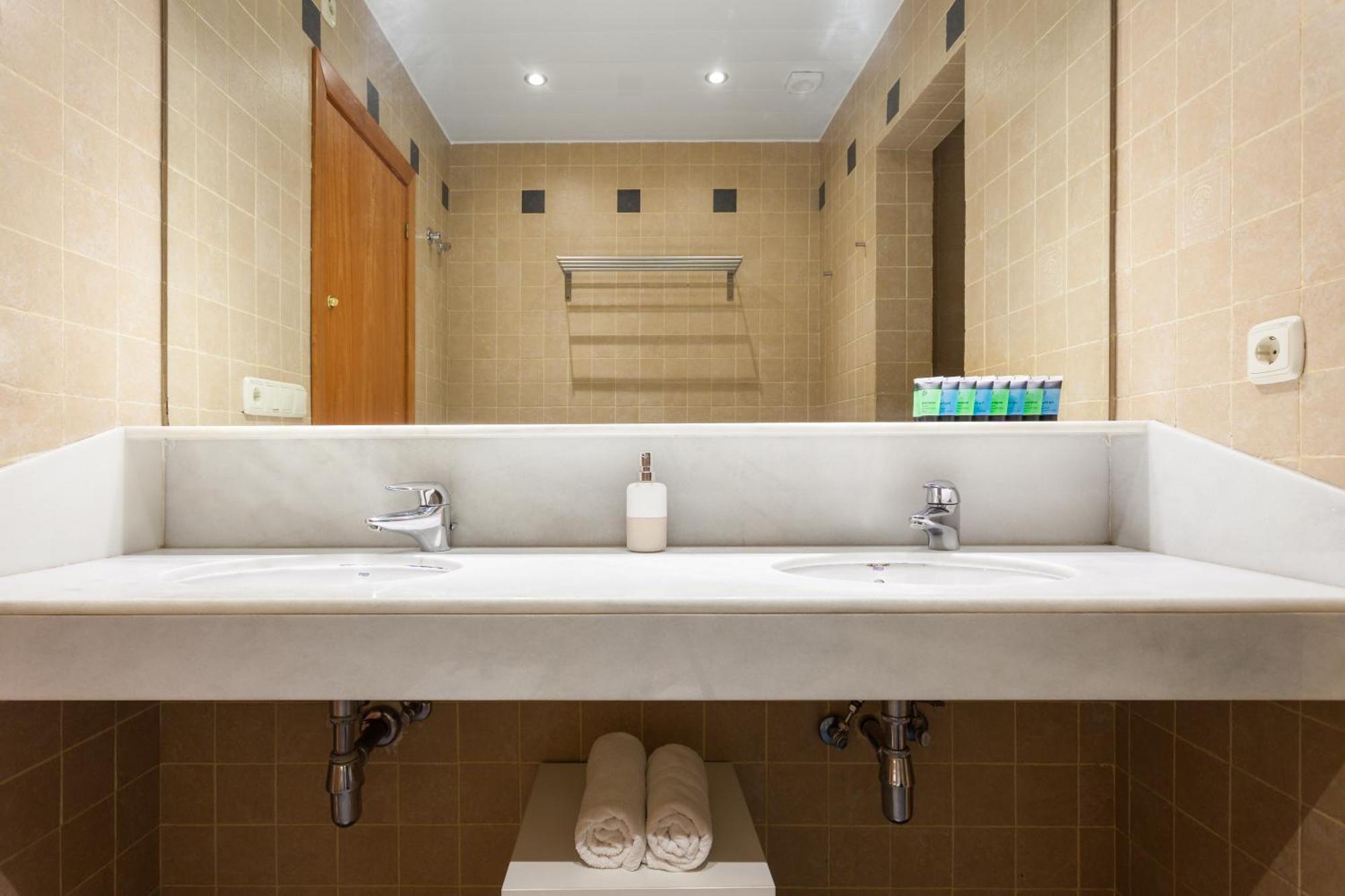 Art House Sagrada Familia Apartment บาร์เซโลนา ภายนอก รูปภาพ